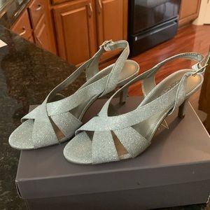 Silver dress Shoes size 61/2 Aubrey Lynn
